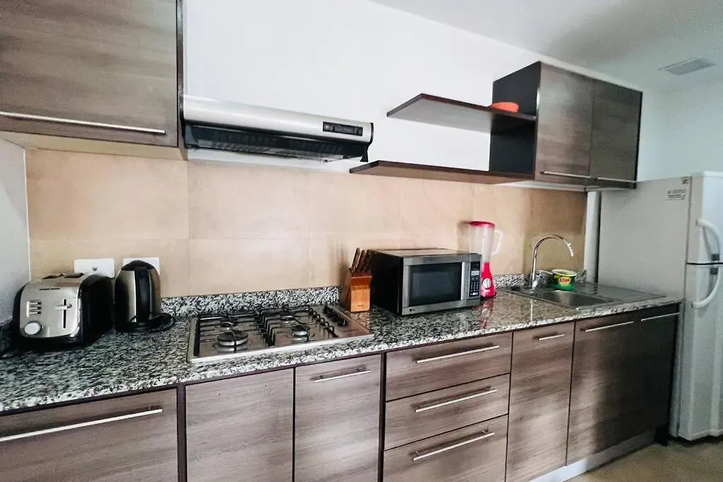 Suite De 1 Dormitorio, 2 Sofa Cama, Wiffi, 3 Personas, Junto Hotel Sheraton Piscina Gym Quito Ecuador