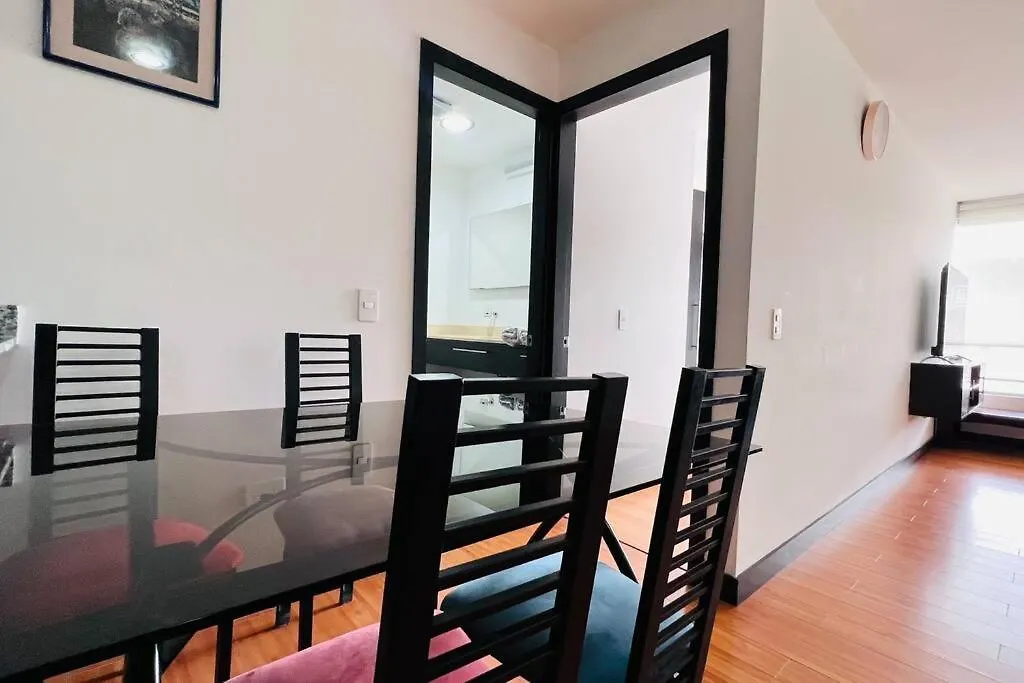 Apartamento Suite De 1 Dormitorio, 2 Sofa Cama, Wiffi, 3 Personas, Junto Hotel Sheraton Piscina Gym Quito