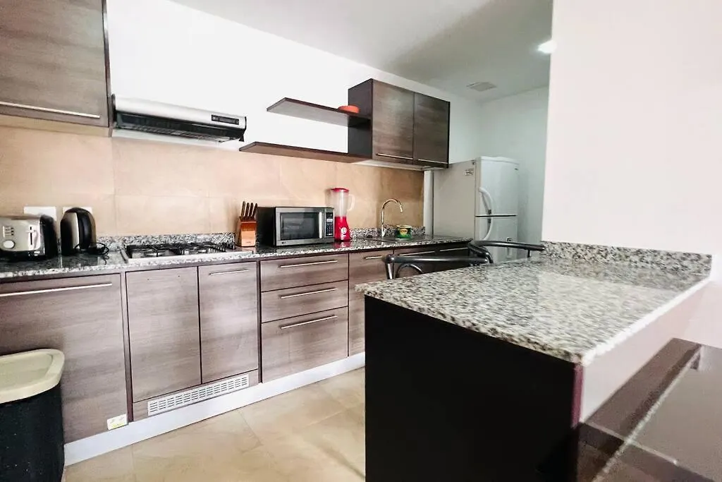 Suite De 1 Dormitorio, 2 Sofa Cama, Wiffi, 3 Personas, Junto Hotel Sheraton Piscina Gym Quito Apartamento