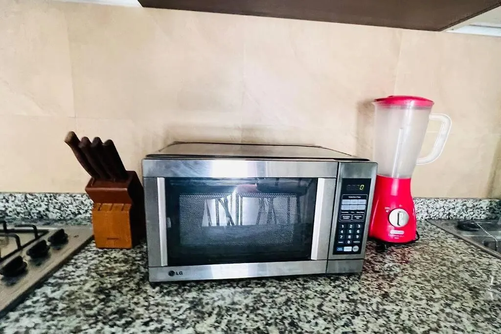 Apartamento Suite De 1 Dormitorio, 2 Sofa Cama, Wiffi, 3 Personas, Junto Hotel Sheraton Piscina Gym Quito