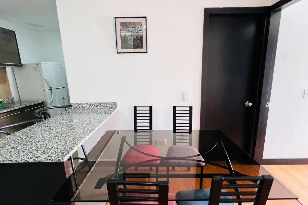 Suite De 1 Dormitorio, 2 Sofa Cama, Wiffi, 3 Personas, Junto Hotel Sheraton Piscina Gym Quito Ecuador
