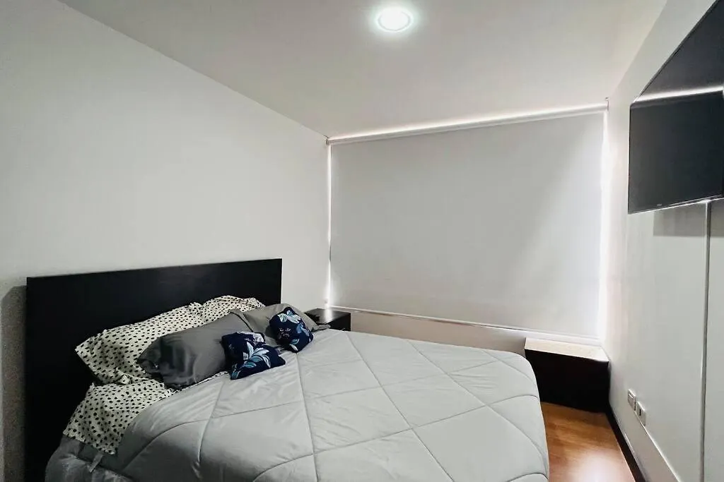 Apartamento Suite De 1 Dormitorio, 2 Sofa Cama, Wiffi, 3 Personas, Junto Hotel Sheraton Piscina Gym Quito