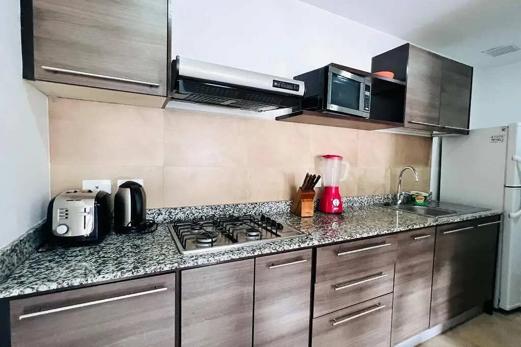 Suite De 1 Dormitorio, 2 Sofa Cama, Wiffi, 3 Personas, Junto Hotel Sheraton Piscina Gym Quito