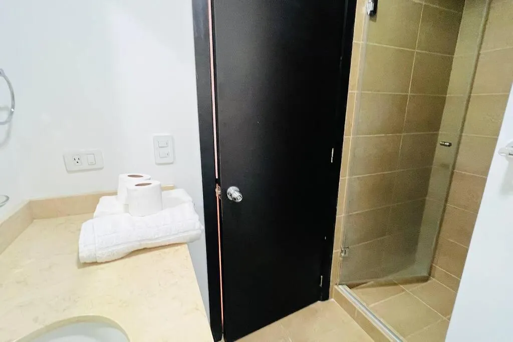 Suite De 1 Dormitorio, 2 Sofa Cama, Wiffi, 3 Personas, Junto Hotel Sheraton Piscina Gym Quito Apartamento