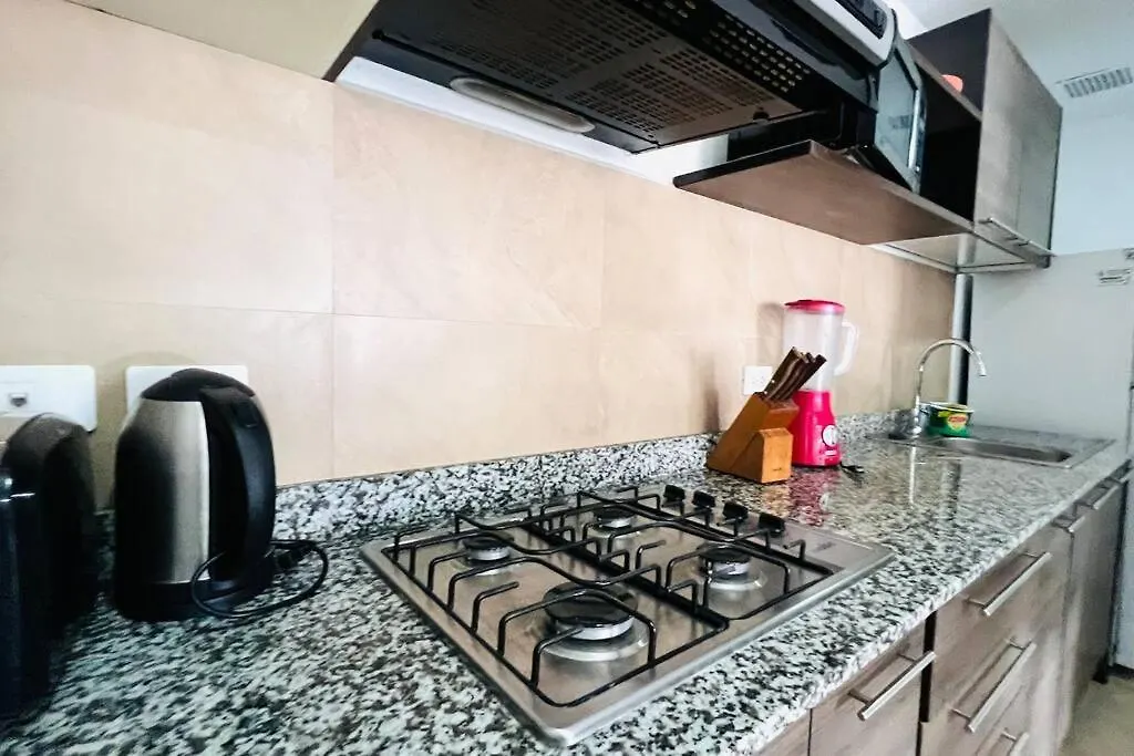 Suite De 1 Dormitorio, 2 Sofa Cama, Wiffi, 3 Personas, Junto Hotel Sheraton Piscina Gym Quito 0*,