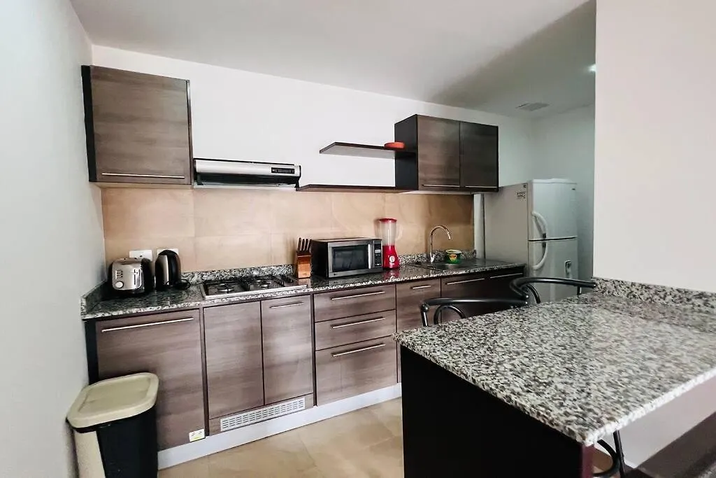 Suite De 1 Dormitorio, 2 Sofa Cama, Wiffi, 3 Personas, Junto Hotel Sheraton Piscina Gym Quito Ecuador